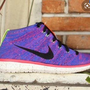 High top Nike flyknit shoes